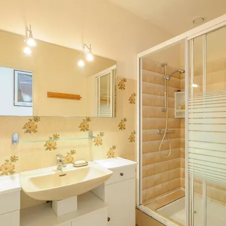 Holiday home Maison 6 Pers Avec Jardin, Wifi Et Parking Prive - Fr-1-535-20